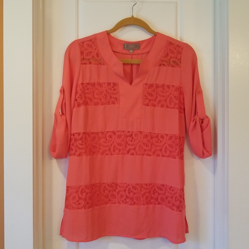 Blouse with lace cutouts